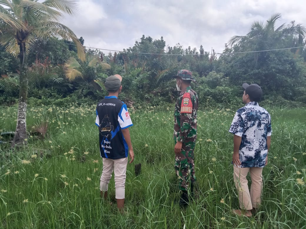 Babinsa Praka Mauladi Lakukan Patroli dan Sosialisasi Karhutla