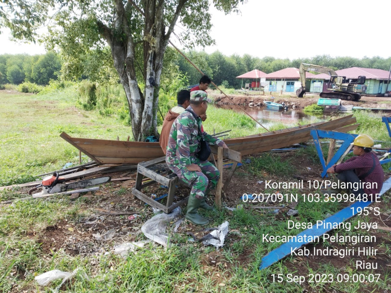 Babinsa Koramil 10/Pelangiran Terus Jaga Kearifan dan Kebersamaan Masyarakat