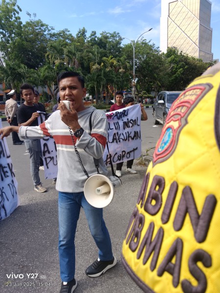 Seram Tuntut Disdik Riau Berhentikan Kacabdis III Terkait Pungli di 13 Sekolah Seram Tuntut Disdik Riau Berhentikan Kacabdis III Terkait Pungli di 13 Sekolah