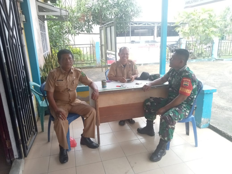 Bina Sinergitas, Babinsa 03/Tpl Komsos Dengan Staf Kelurahan