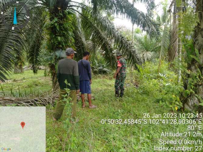 Babinsa Koramil 09/Kemuning Lakukan Himbauan Kepada Masyarakat Terkait Karhutla