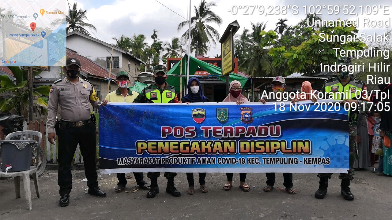 Koramil 03/Tempuling dan Babinkamtibmas Himbau Warga Patuhi Prokes Penyaluran BST di Kantor Pos