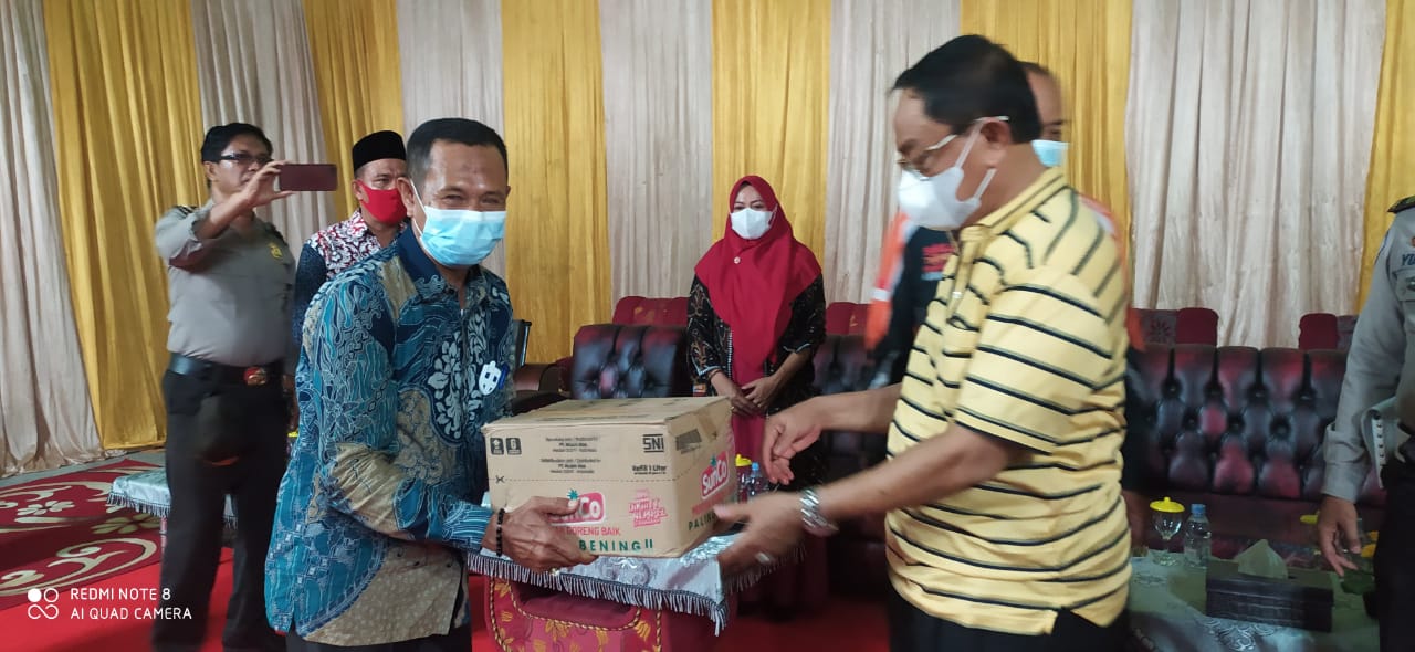 HM Wardan Bantu 4 Ton Lebih Beras Kepada Warga Kemuning Terdampak Banjir