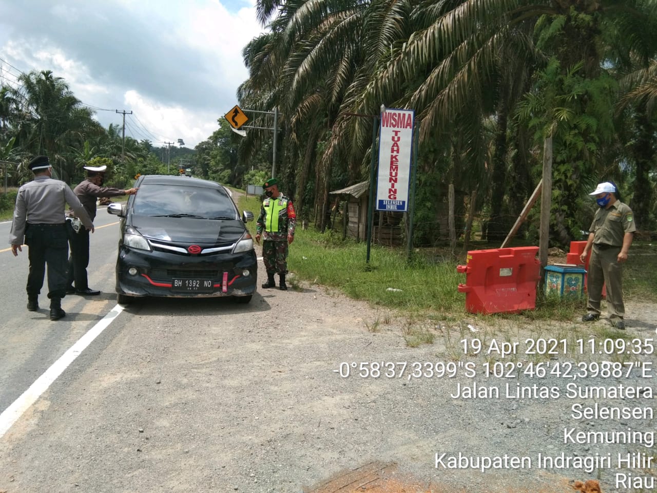 Kompak, Koramil 09/Kemuning dan Polsek Lakukan Giat di Perbatasan Riau-Jambi