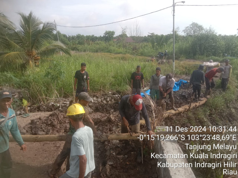 Babinsa Koramil 04/Kuindra Gelar Gotong Royong, Perkuat Kesadaran Masyarakat