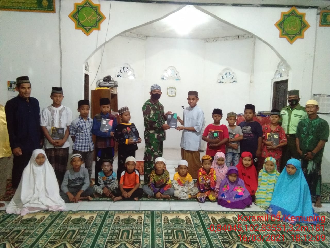 Babinsa Koramil 09/Kemuning Infaqkan Al-Qur'an