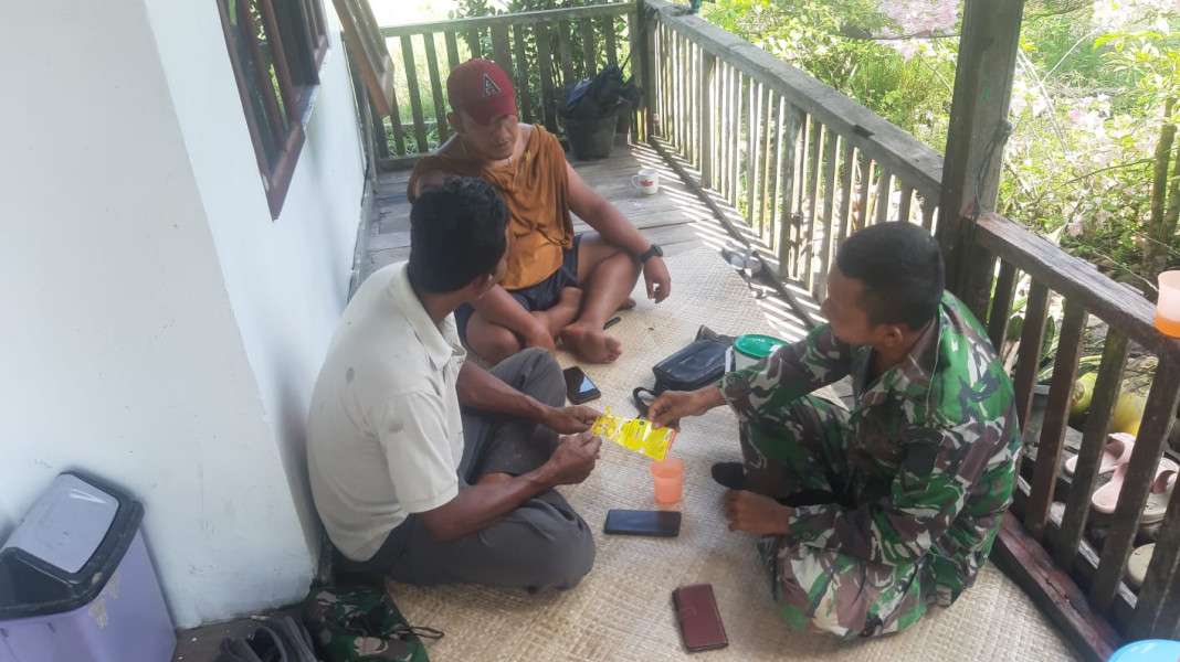 Babinsa Serda Ramli Jalin Kebersamaan Dengan Warga Setempat