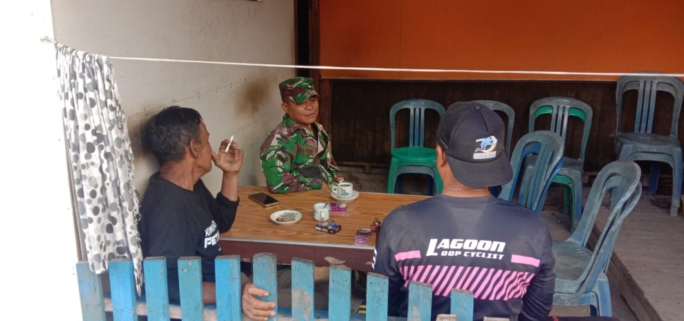 Babinsa Serka Maihasan Giat Pengawasan SDM di Kelurahan Benteng