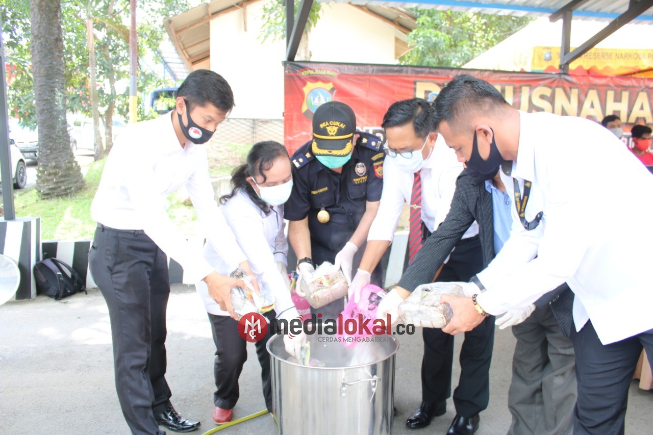 Satresnarkoba Polresta Barelang Musnahkan Barang Bukti Sabu 8 Kg