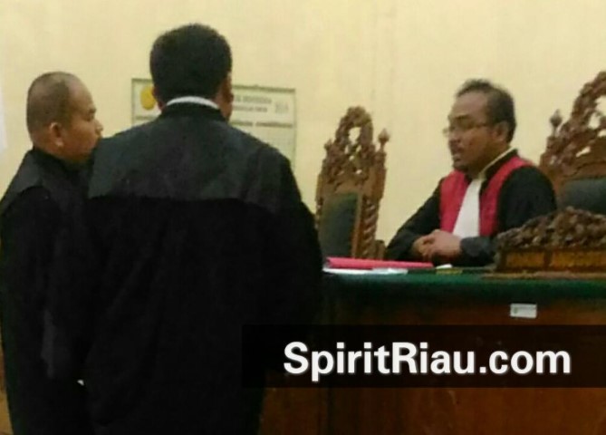 Oalah! Sesama Hakim di PN Rohil Nyaris Adu Jotos, Sidang Akhirnya Ditunda