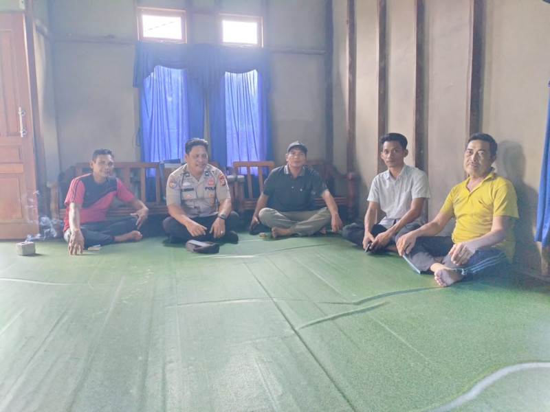 Bhabinkamtibmas Desa Simpang Gaung Aipda Safrizal Zufri Laksanakan Giat Sambangi Warga Binaan Dan Sampaikan Himbauan Kamtibmas