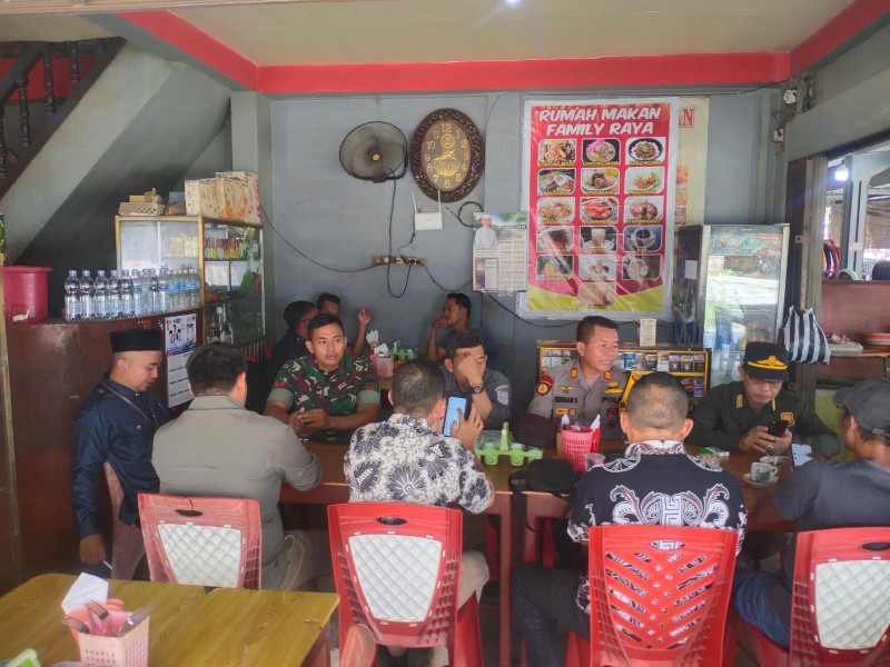 Wujudkan Pemilu Damai Bersama Babinsa Kopda Irawan dan Warga