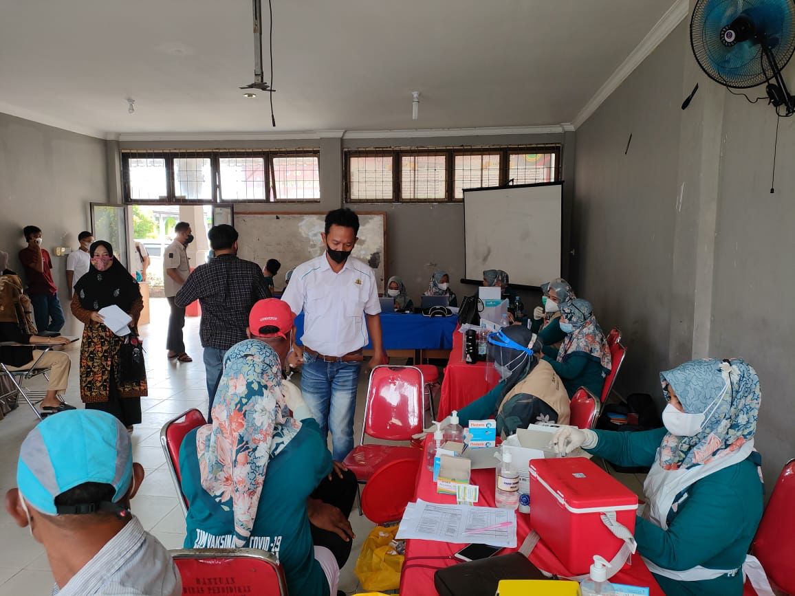 Kadin Inhil Laksanakan Vaksinasi Dosis Kedua bagi Mahasiswa dan Masyarakat