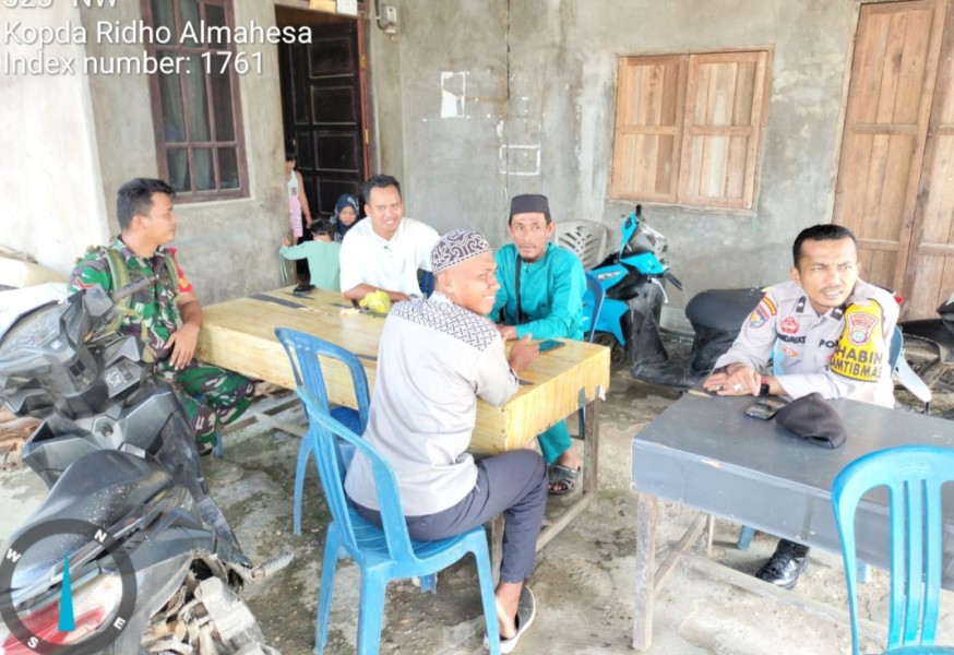 Babinsa Koramil 05/GAS Kopda Ridho Almahesa Komsos Bersama Masyarakat Wilayah Binaan