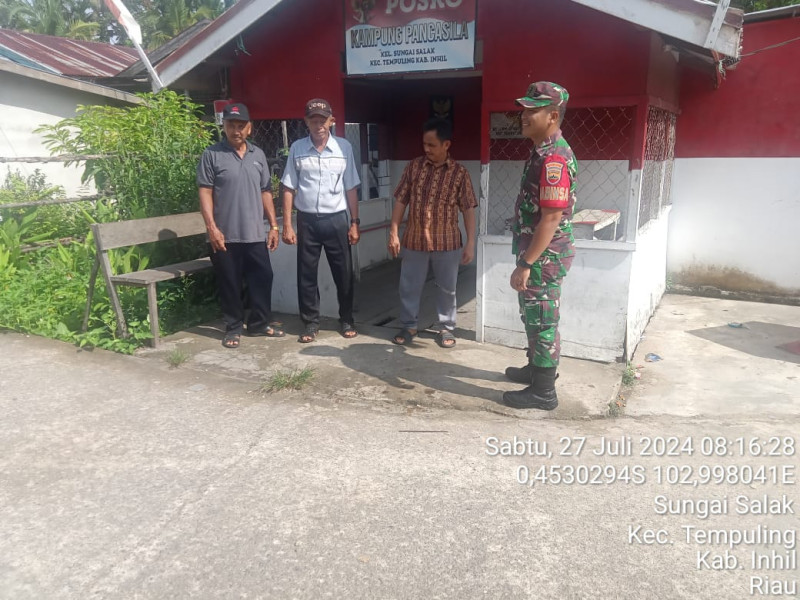 Komsos Dengan Tokoh Masyarakat Jalin Silaturahmi Dilakukan Personel Koramil 03/Tpl Di Wilayah Binaan