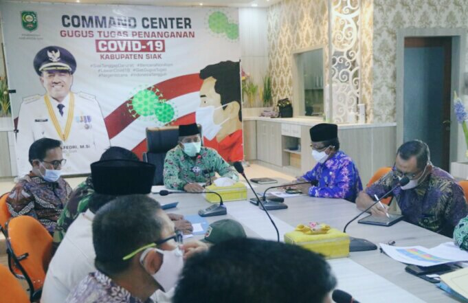 Rapat Evaluasi Penanganan Penularan Covid-19 di Kabupaten Siak, Ini Kata Alfedri Rapat Evaluasi Penanganan Penularan Covid-19 di Kabupaten Siak, Ini Kata Alfedri