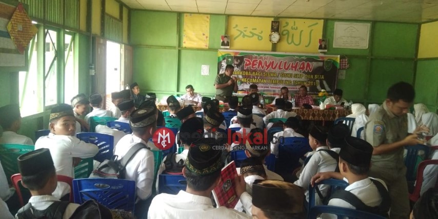 Danramil 03/Tempuling Berikan Penyuluhan Bahaya Narkoba Kepada Pelajar