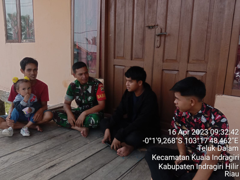 Babinsa Koramil 04/Kuindra Jalin Silaturahmi Secara Rutin di Binaan