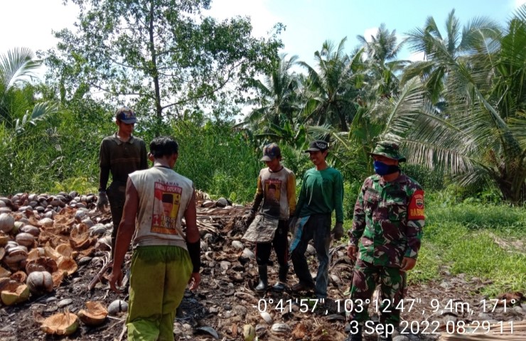 Himbauan Terus Dilakukan Oleh Babinsa Koramil 07/Reteh Untuk Mencegah Kebakaran