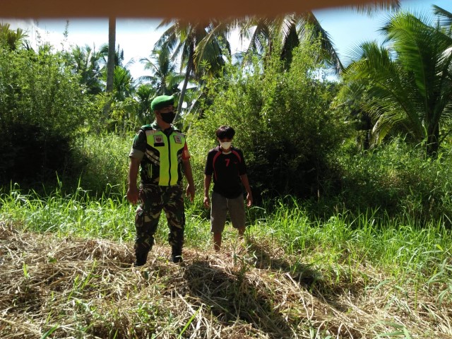 Babinsa Koramil 04/Kuindra Serda Mas Yayat Bersama Warga Melakukan Patroli Karhutla