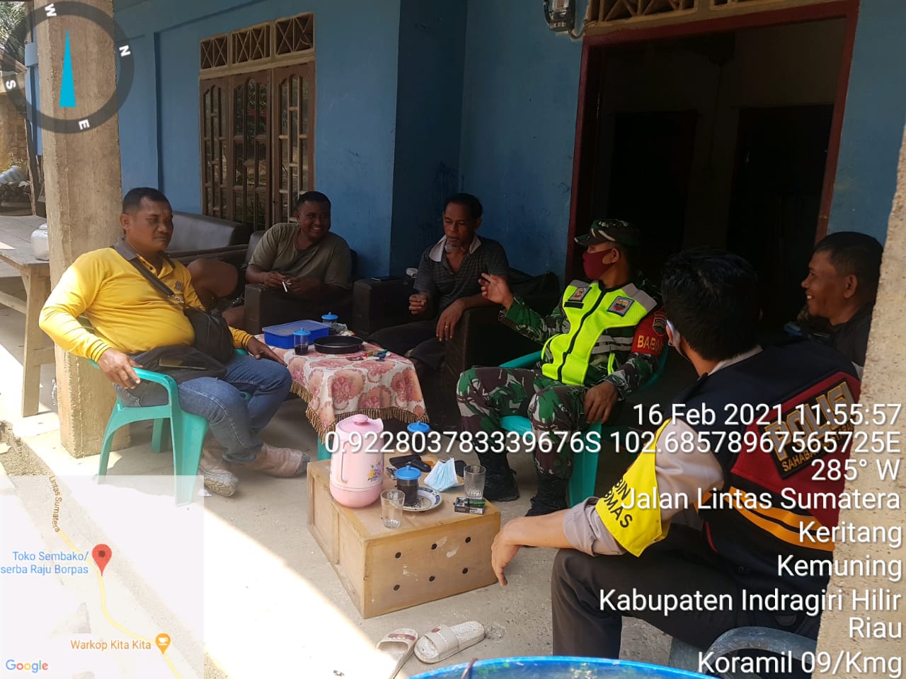Komsos Bersama Masyarakat Desa, Babinsa Batu Ampar Sosualisasikan Rekrutmen TNI