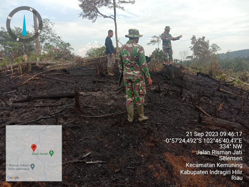 Penanggulangan Karhutla Terus Dilakukan Oleh Babinsa Koramil 09/Kemuning di Kelurahan Selensen