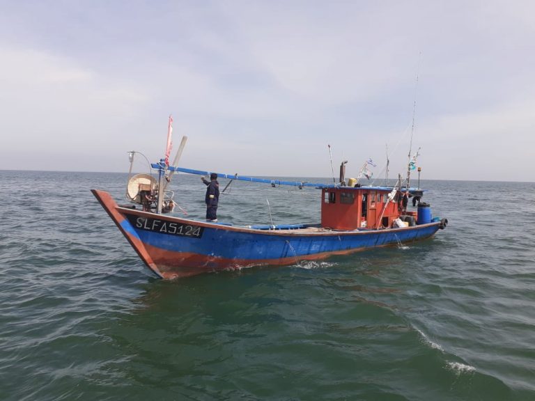 Sempat Kejar-kejaran, Akhirnya KKP Berhasil Tangkap Dua Kapal Ikan Berbendera Malaysia