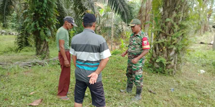 Babinsa Koramil 09/Kemuning Patroli Karlahut di Desa Sekayan