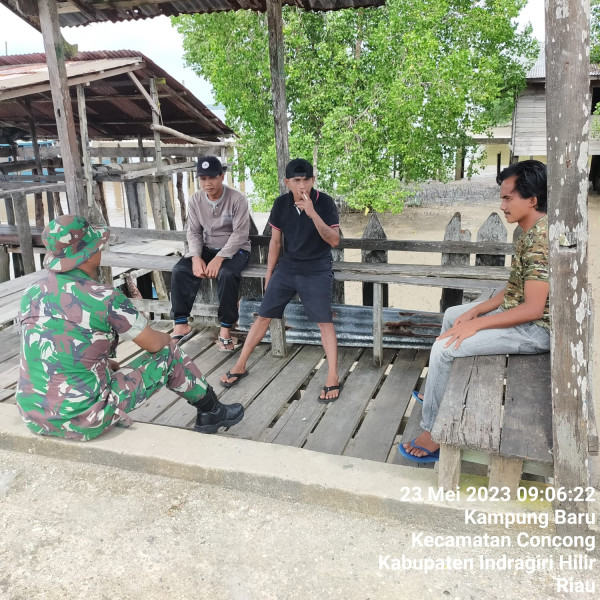 Babinsa Koramil 04/Kuindra Sampaikan Kepada Warga Untuk Menjauhi Narkoba dan Miras di Wilayah