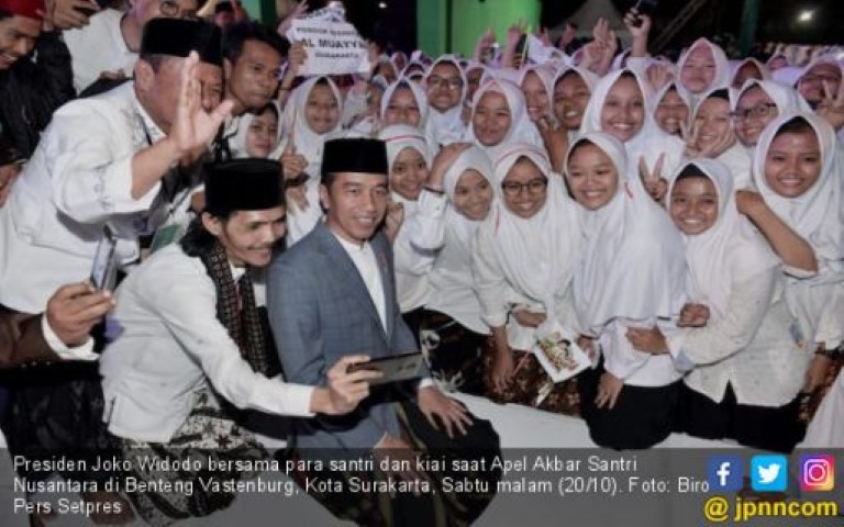 Jokowi Segera Diangkat Jadi Bapak Santri Indonesia