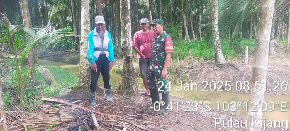 Babinsa Koramil 07/Reteh: Membangun Kerjasama dengan Masyarakat untuk Cegah Karhutla