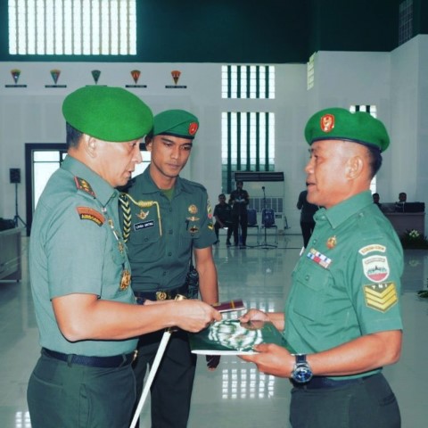 Berprestasi, Prajurit Kodim 0314/Inhil di Beri Penghargaan oleh Pangdam I/BB dan Dapat Hadiah Umroh 