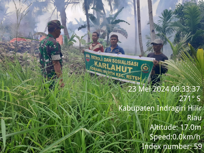 Babinsa Koramil 07/Reteh Giat Lakukan Pencegahan Karhutla Bersama Masyarakat di Binaan