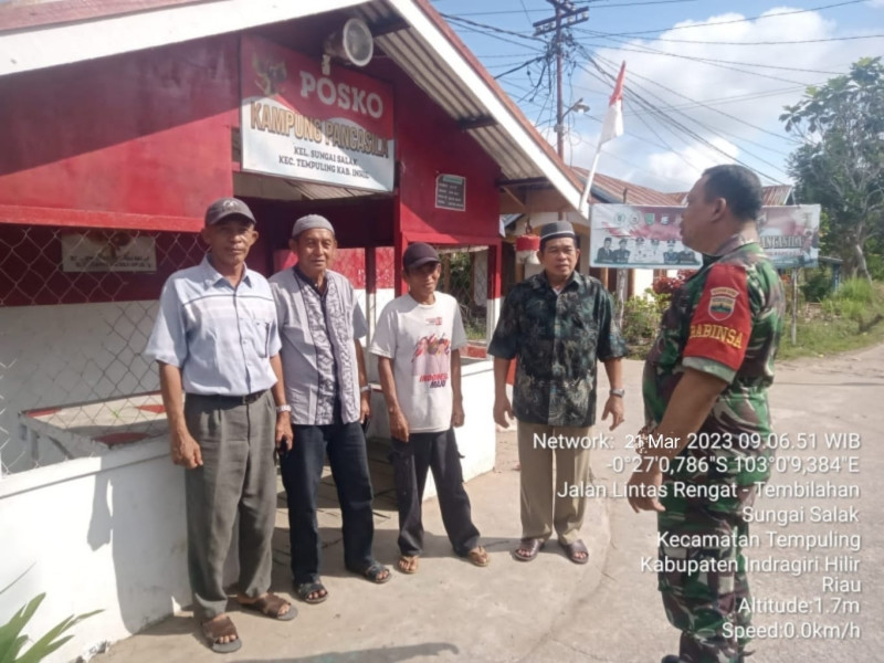 Jaga Kebersamaan, Babinsa 03/Tpl Komsos di Kampung Pancasila