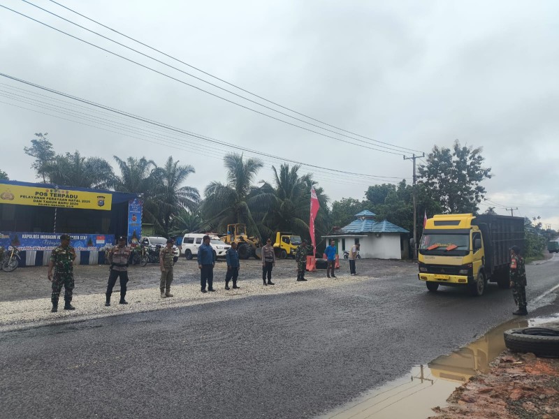 Babinsa Koramil 09/Kemuning: Kami Siap Bantu Masyarakat Pastikan Keamanan Sambut Nataru