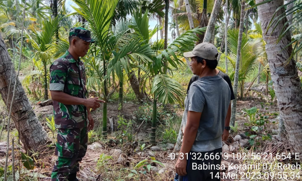 Babinsa Koramil 07/Reteh Turun Lakukan Patroli Karhutla Di Wilayah Binaan
