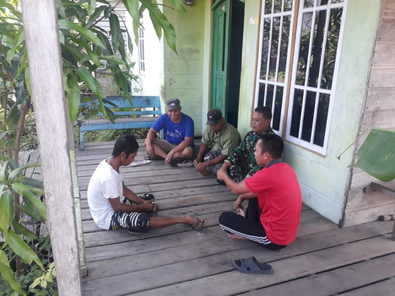 Tingkatkan Sinergitas Babinsa Koramil 05/GAS Serma Sasmito Laksanakan Giat Komsos di Binaan