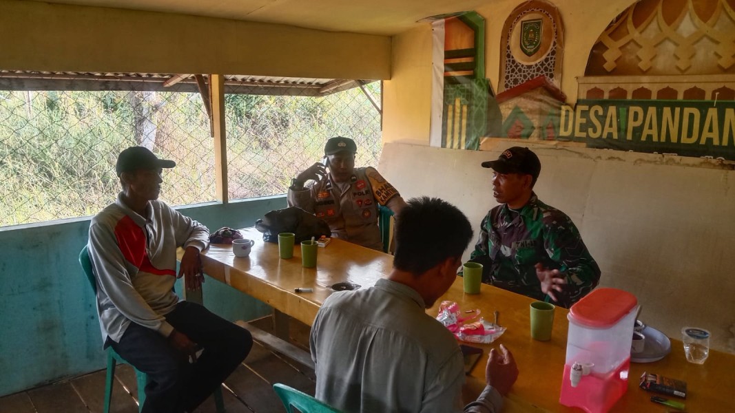 Babinsa Koramil 07/Reteh Kembali Laksanakan Pengawasan SDM di Desa Pandan Sari