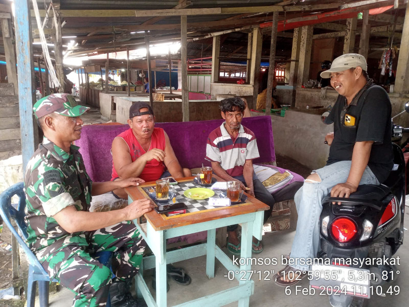 Sambil Minum Teh Bareng, Komsos Babinsa Koramil 03/Tpl Bersama Warga Binaan Rutin di Lakukan
