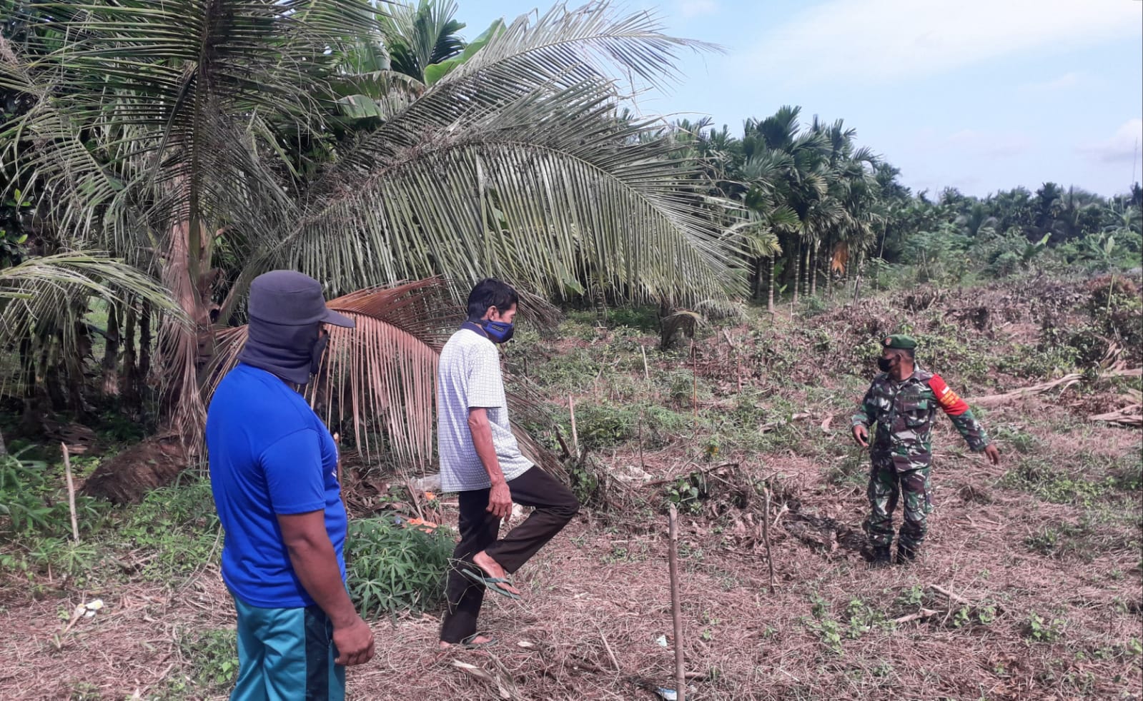 Sertu Eri Hamdani Ajak Masyarakat Patroli dan Sosialisasi Karlahut