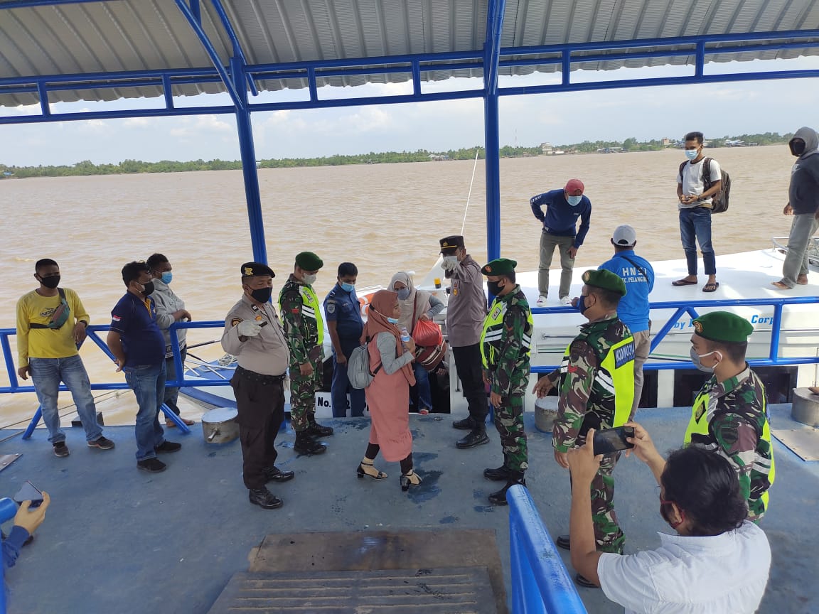 Satgas Covid-19 Inhil Lakukan Rapid Test Kepada Para Penumpang Speed Boat dari Tanjung Balai Karimun