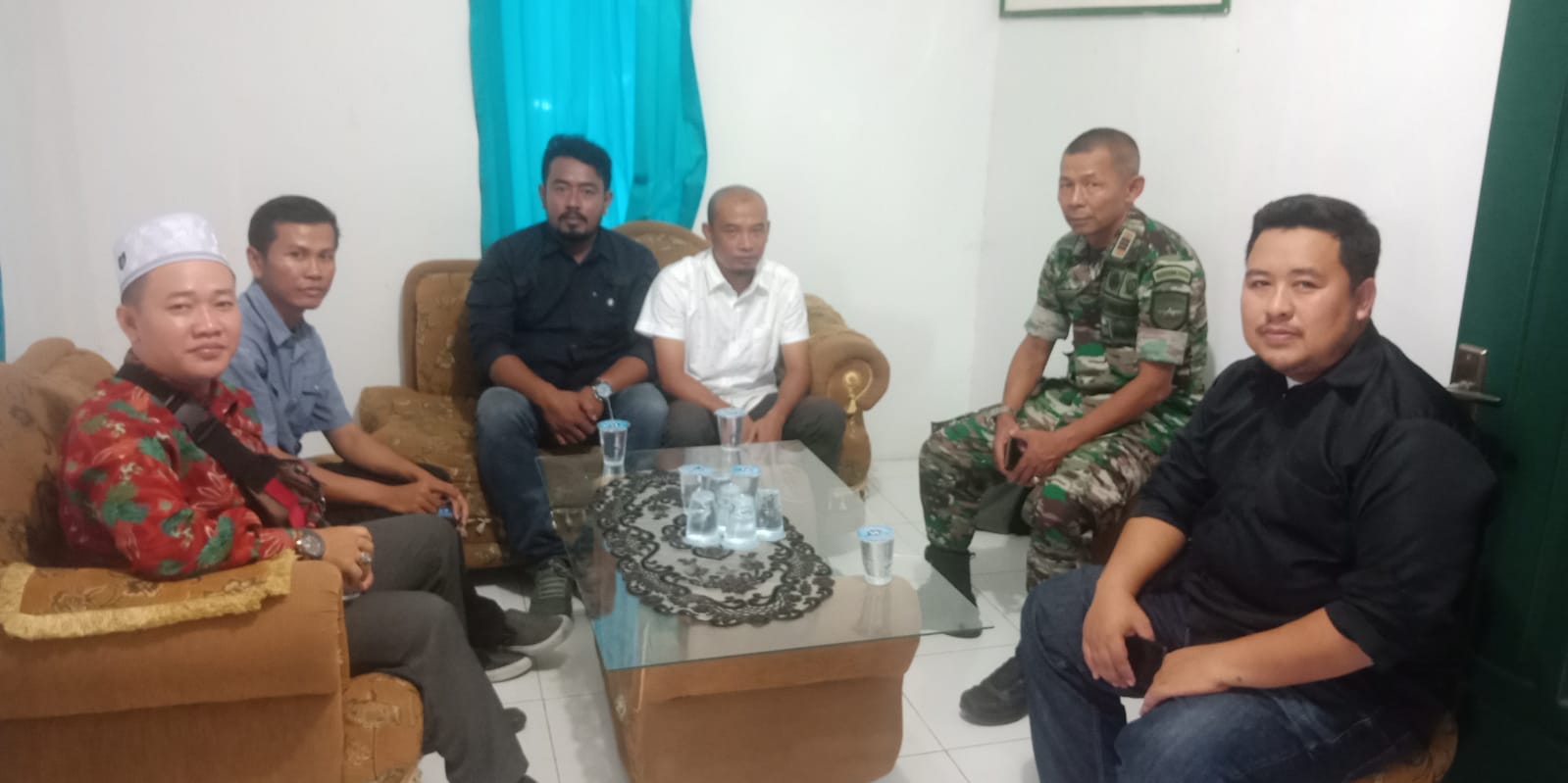 Kunjungan Panwascam KPU Di Koramil 03/Tpl, Danramil Lakukan Komsos