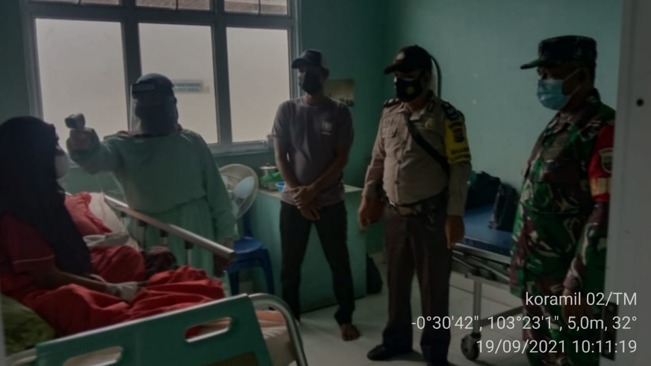 Babinsa 02/Tanah Merah Lakukan Tracking Warga Covid-19