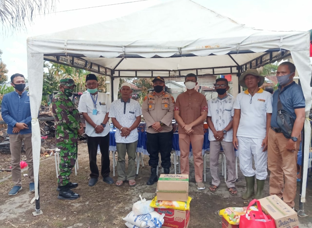 Bersama Yayasan Vioni Bersaudara, Dandim 0314/Inhil dan Kapolres Bantu Korban Kebakaran