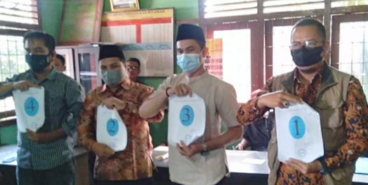 Calon Kades Teluk Dalam Cabut Nomor Urut, Mhd Irham Posisi Satu
