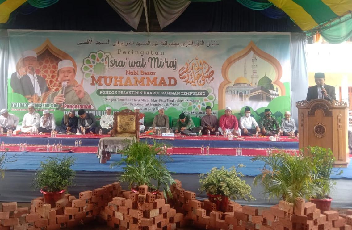 Babinsa 03/Tempuling Hadiri Acara Isra' Miraj di Pondok Pesantren Daarul Rahman Tempuling