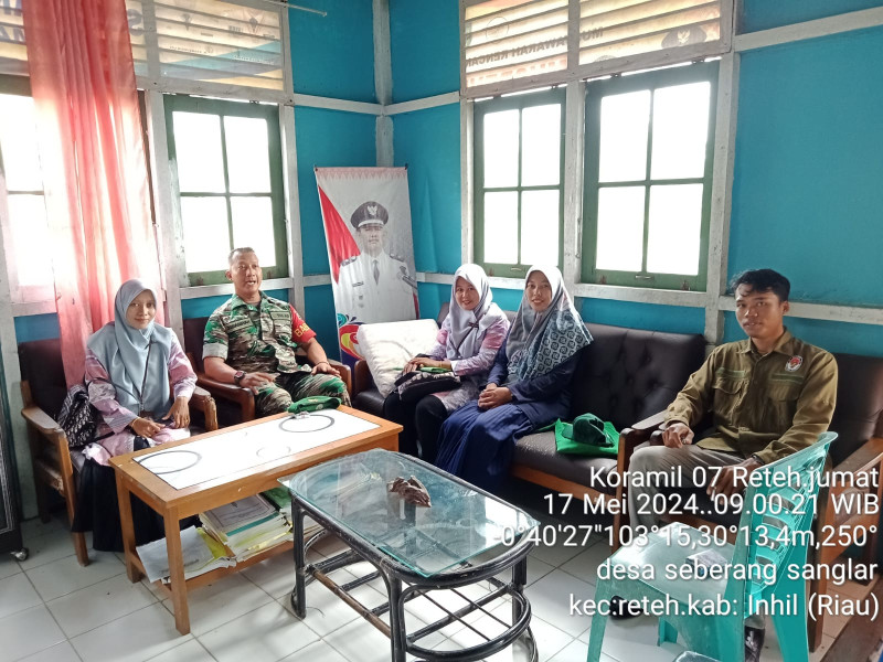 Babinsa Serda Johansah Jalin Kedekatan Dengan Perangkat Desa