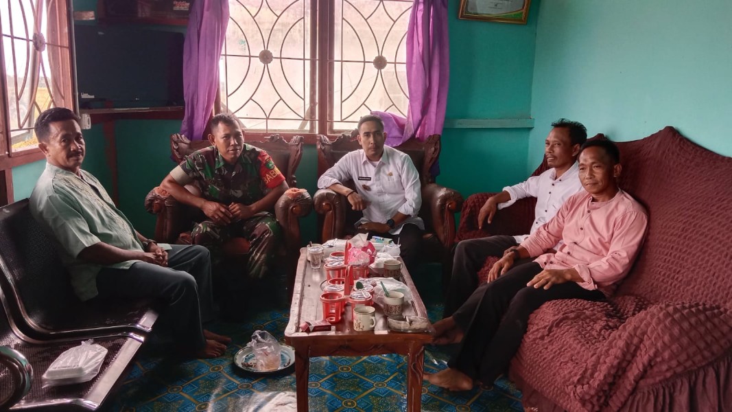 Masih dalam Suasana Idul Fitri, Babinsa Koramil 07/Reteh Ajak Warga Pererat Silahturrahmi dan Tingkatkan Kekompakan