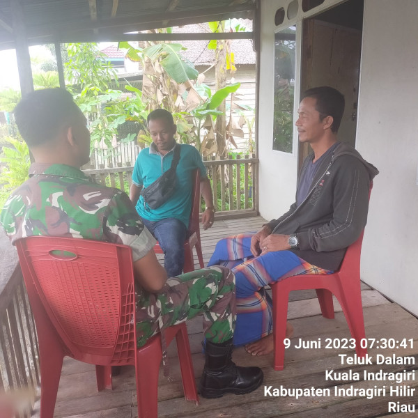 Babinsa Koramil 04/Kuindra Himbau Warga Agar Saling Tolong Menolong Antar Sesama