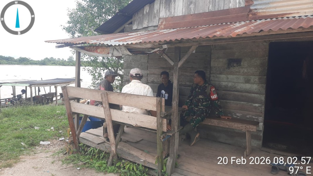 Jumat Berkah dan Jalin Silaturahmi di Bulan Ramadhan, Babinsa Koramil 03/Tempuling Lakukan Komsos Bersama Warga